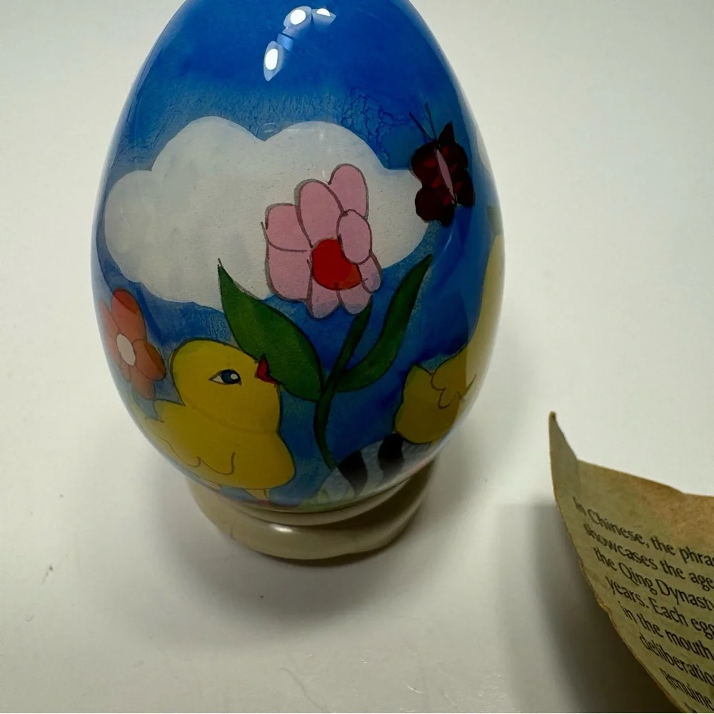 Pier 1 Li Bien Glass Easter Egg decor on Stand 2001 w/pink storage box.